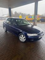 VAUXHALL VECTRA CLUB 16V VERY LOW MILEAGE - 217 - 1